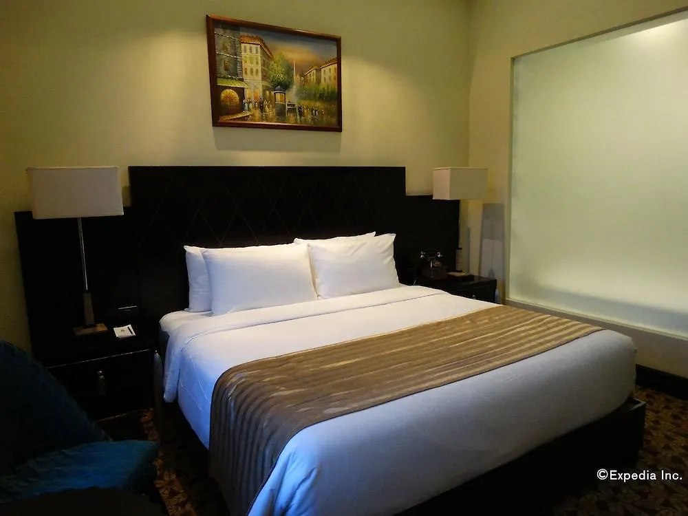 The Luneta Hotel Manila 3*,