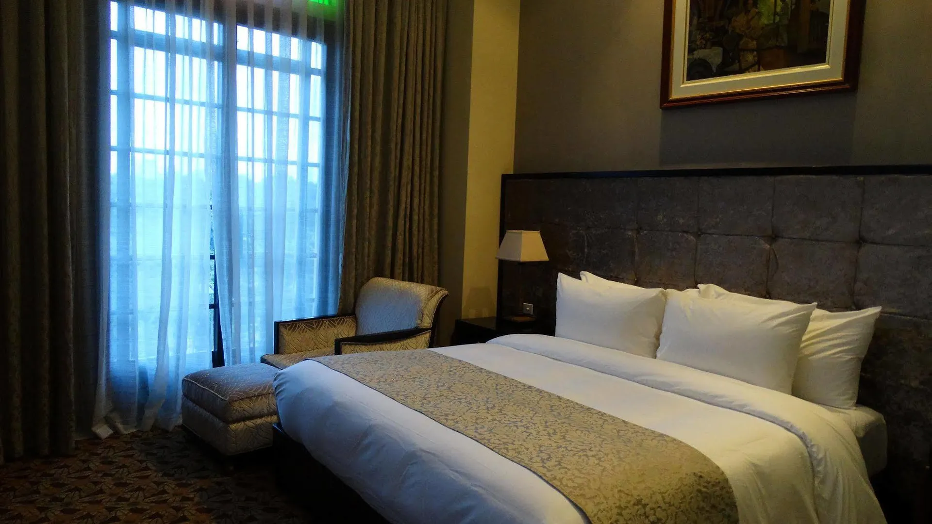 The Luneta Hotel Manila 3*,